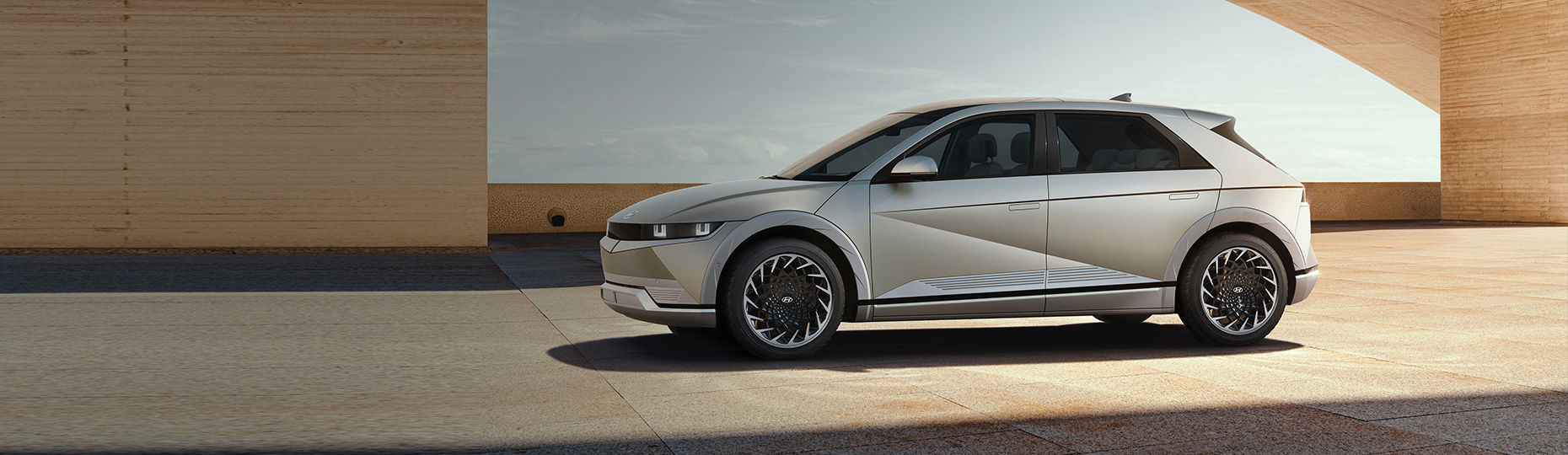 IONIQ hybrid key visual